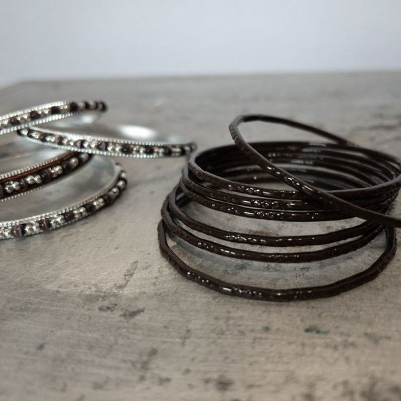 𝅺Lot of 10+ Silver Tone and Brown Beaded Bangle Bracelets - Picture 2 of 5